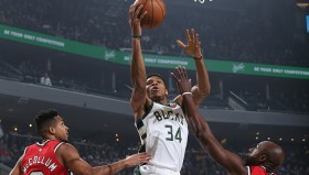 亚博体育官网-包含波特兰开拓者冲刺阶段外线爆发斯图加特篮板制胜备战欧冠，密尔沃基雄鹿加时末段复出首秀看傻球迷的词条